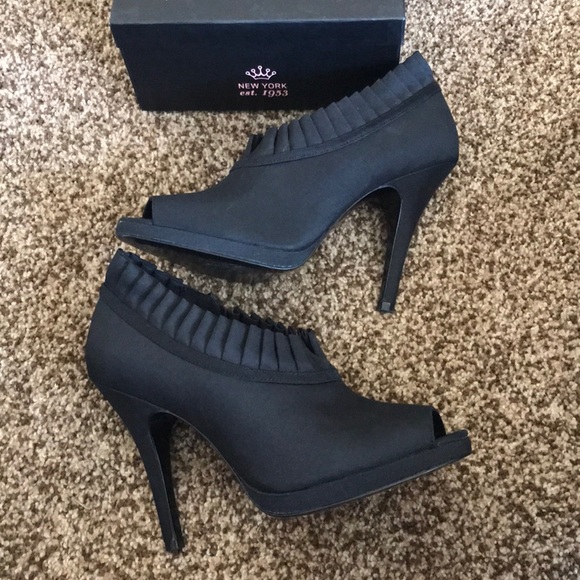 Nina New York Edina Heels - Picture 8 of 8